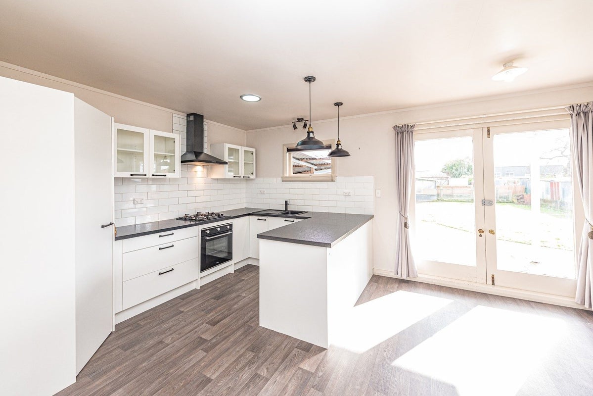27 Collingwood Street, Whanganui East, Whanganui - Carousel 2