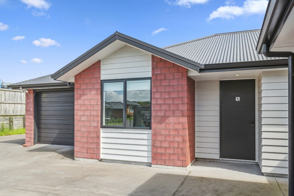33 Kiritiana Close, Pyes Pa, Tauranga - Carousel 1