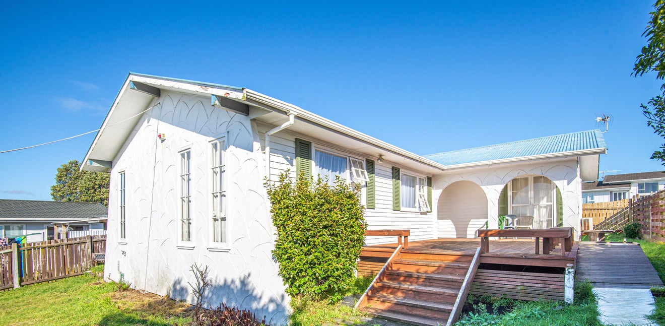 3 Almora View, Ascot Park, Porirua - Carousel 1