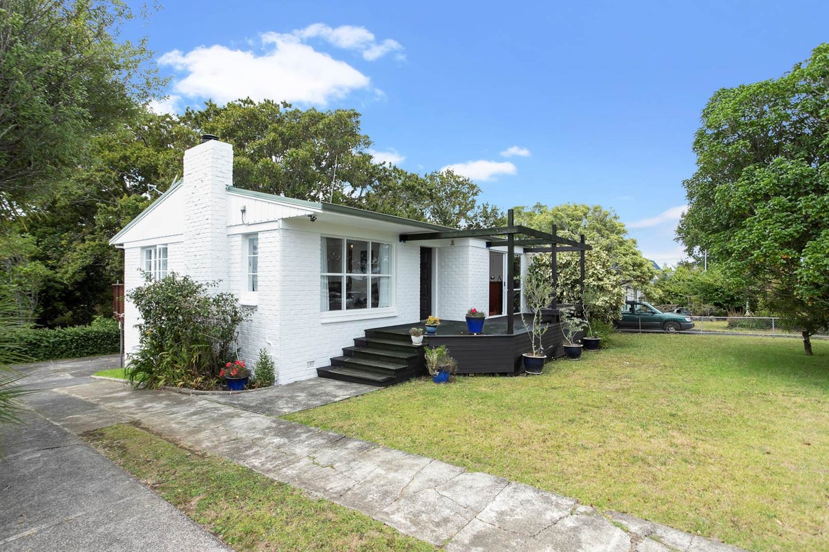 46 Vincent Street, Howick, Auckland - Carousel 1