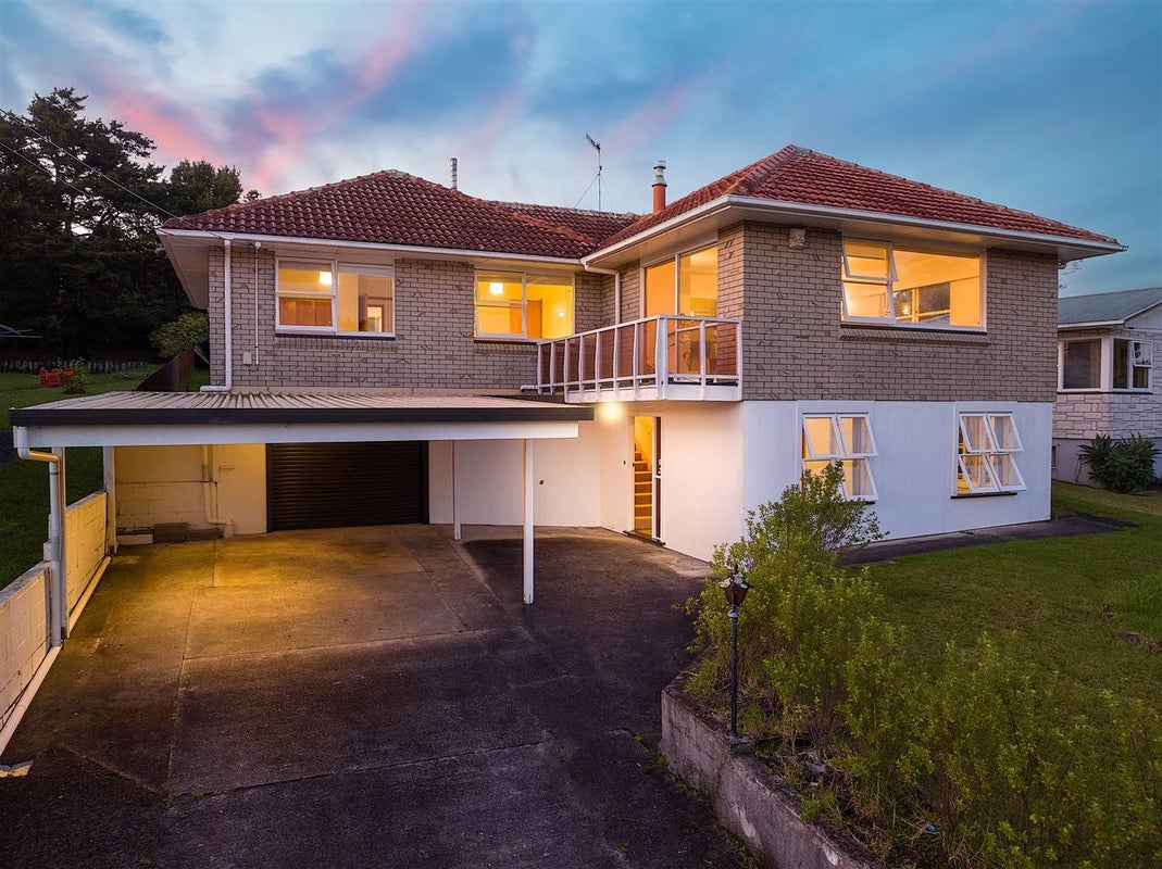 14 Jonathan Place, Sunnynook, Auckland - Carousel 1