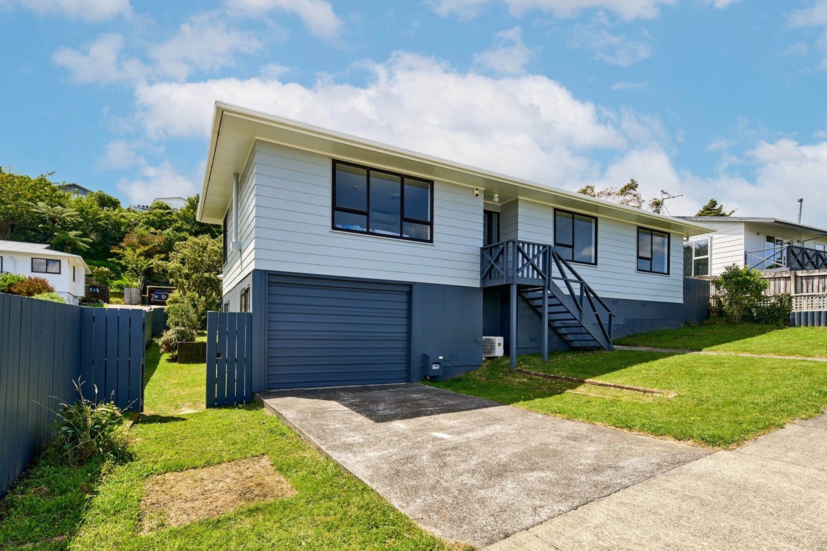 27 Invercargill Drive, Kelson, Lower Hutt - Carousel 1