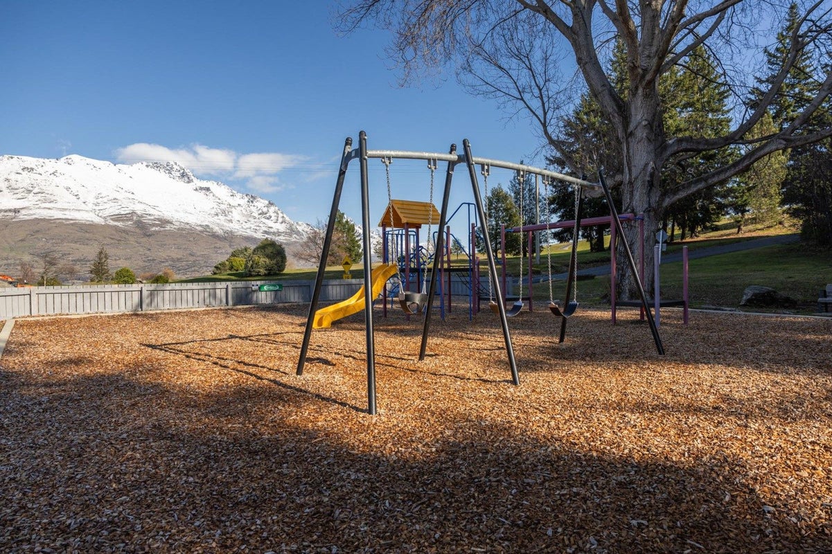 8 Redwood Court, Kelvin Heights, Queenstown - Carousel 39