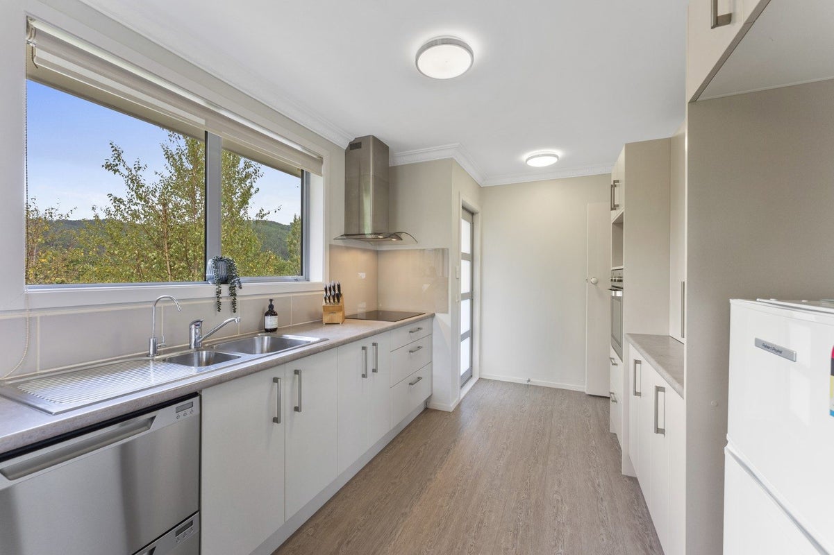 1/57 Sunbrae Drive, Silverstream, Upper Hutt - Carousel 2