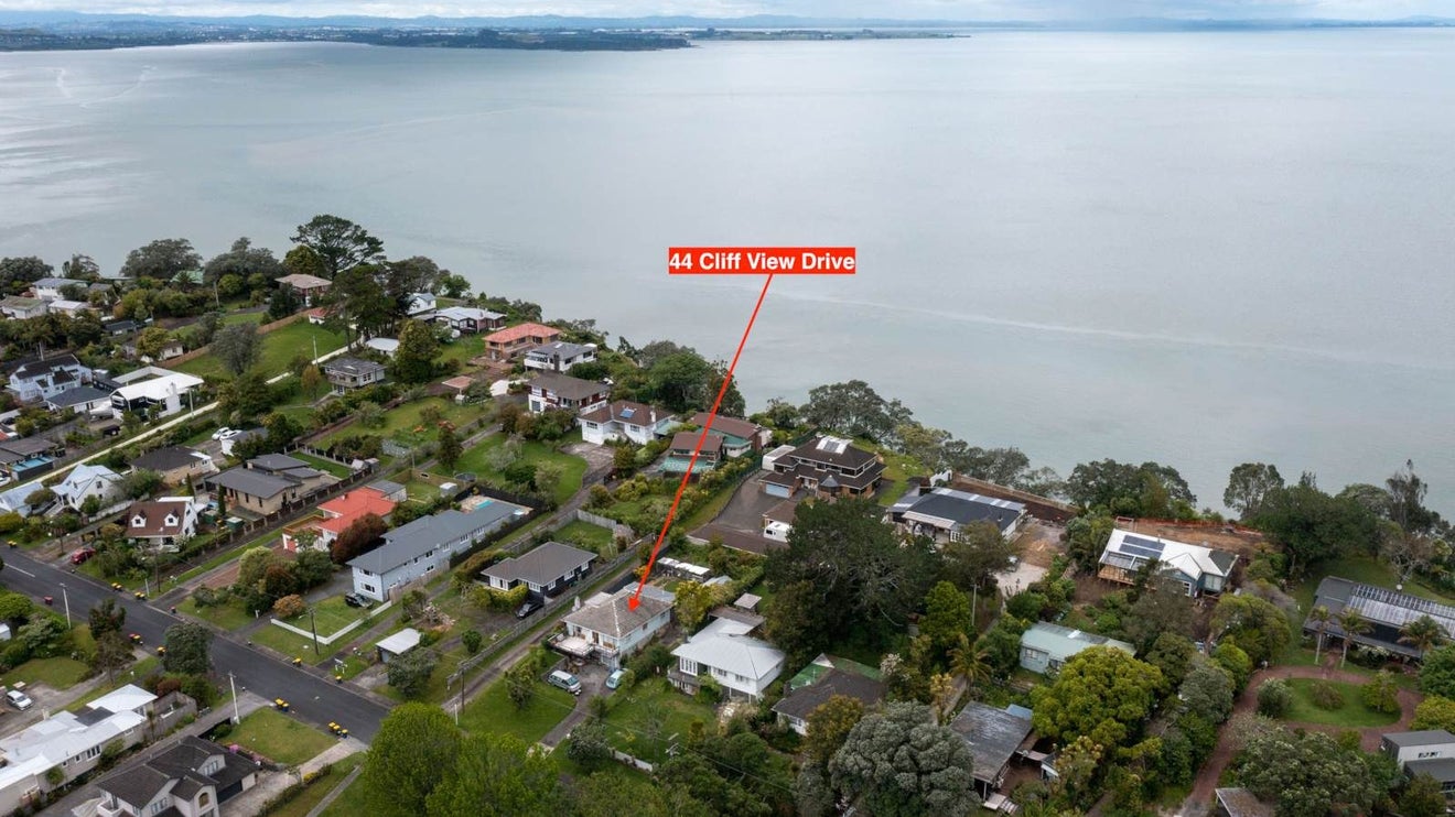 44 Cliff View Drive, Green Bay, Auckland - Carousel 6
