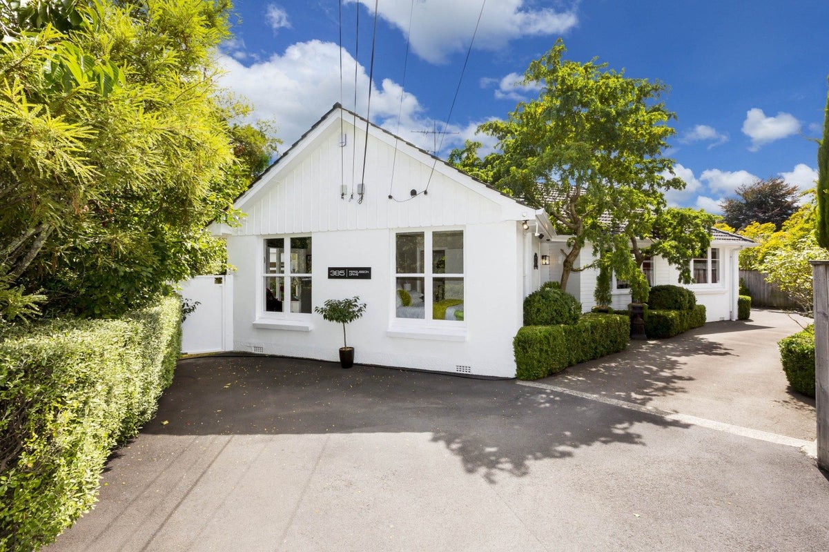 385 Fergusson Drive, Heretaunga, Upper Hutt - Carousel 1