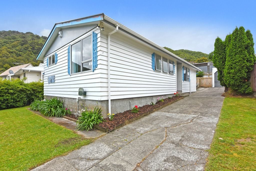 71 Hartford Crescent, Totara Park, Upper Hutt - Carousel 2