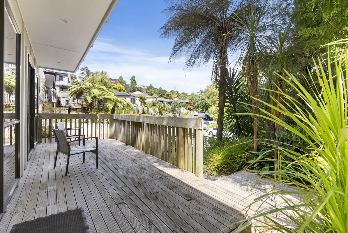 26 Pluto Place, Beach Haven, Auckland - Carousel 2