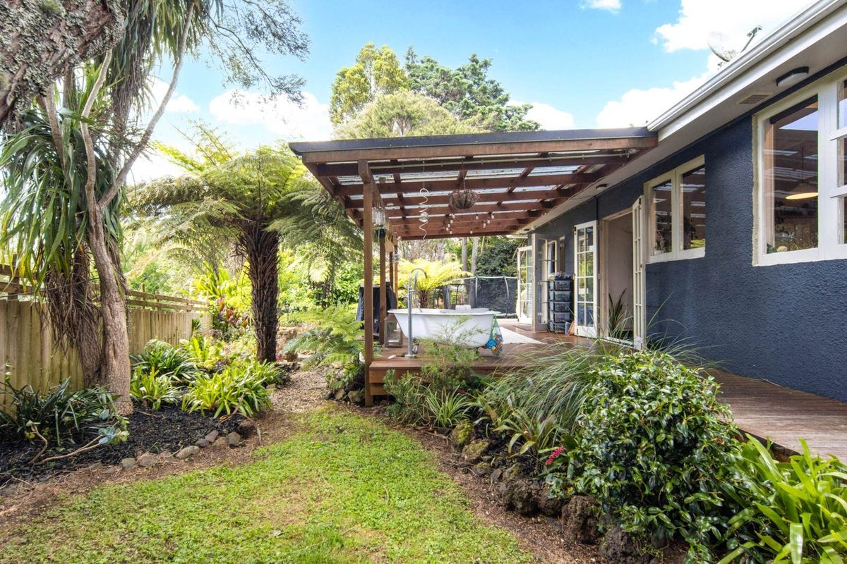 186 Candia Road, Henderson Valley, Auckland - Carousel 2