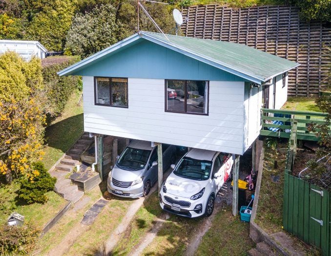 7 Bushland Grove, Paparangi, Wellington - Carousel 2