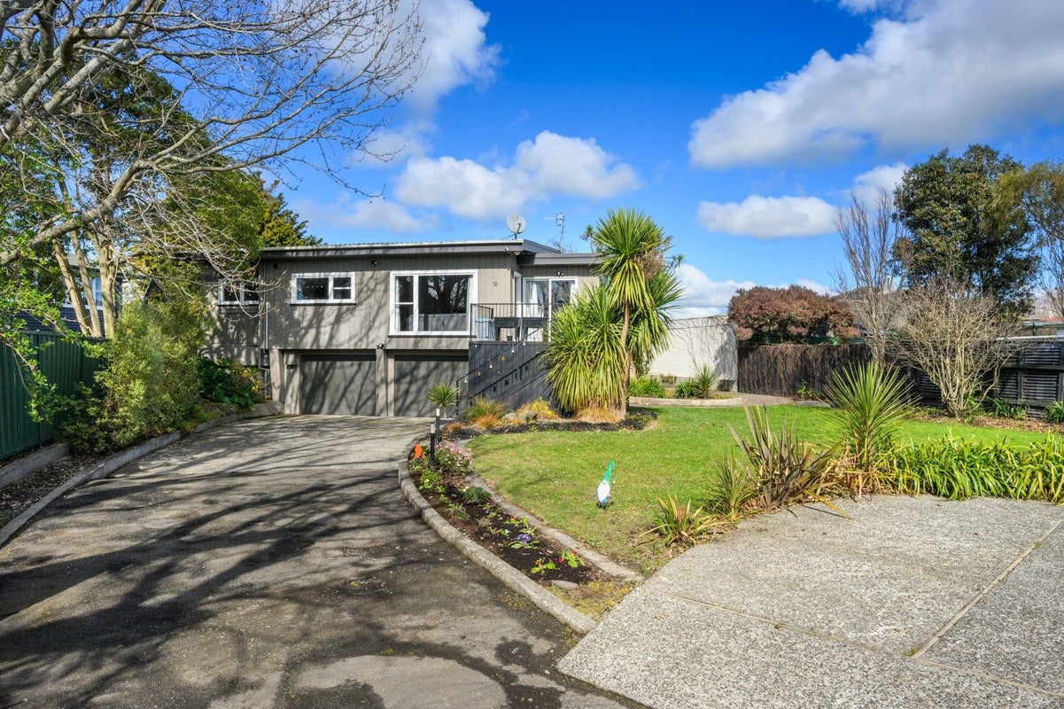 12 Kent Crescent, Awapuni, Palmerston North - Carousel 1