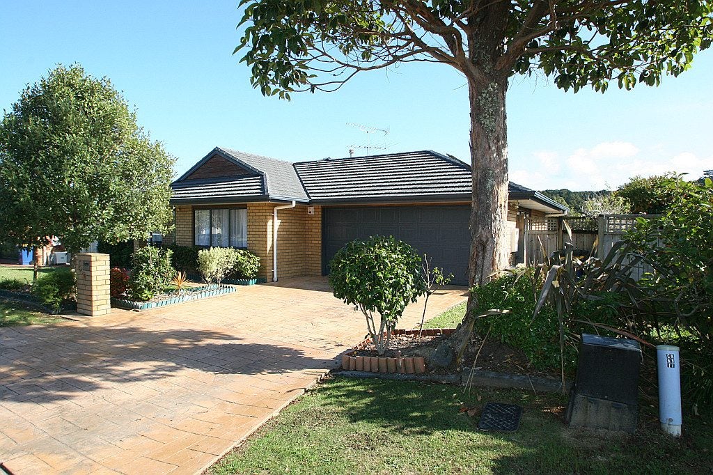 8 Darimouth Place, Albany, Auckland - Carousel 1