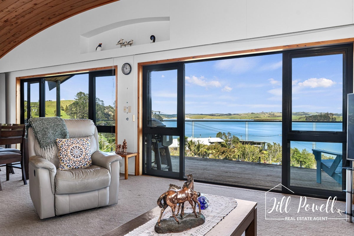 36 Kilbraugh Street, Maungaturoto - Carousel 2