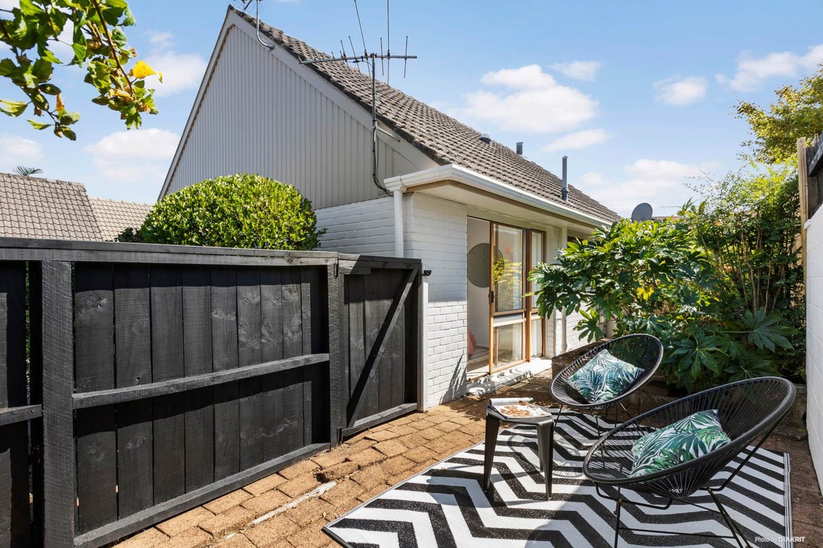 17A Abercrombie Street, Howick, Auckland - Carousel 2