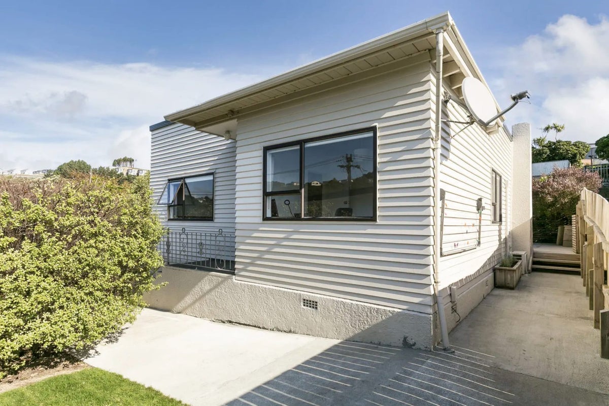 43C Dominion Park Street, Johnsonville, Wellington - Carousel 1