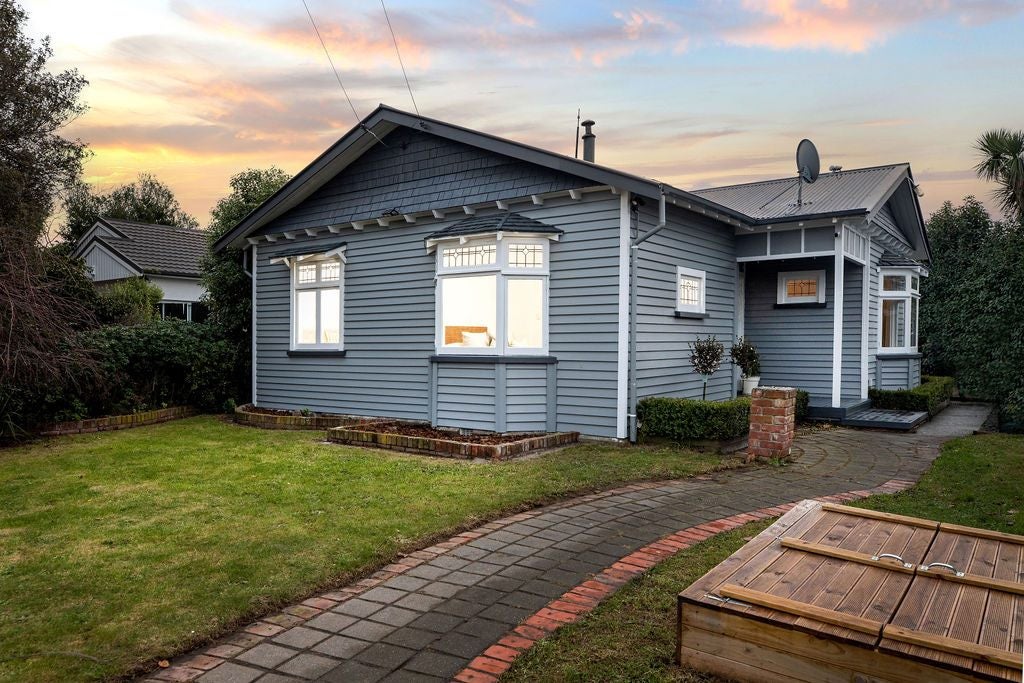 9 Avonhead Road, Avonhead, Christchurch - Carousel 1