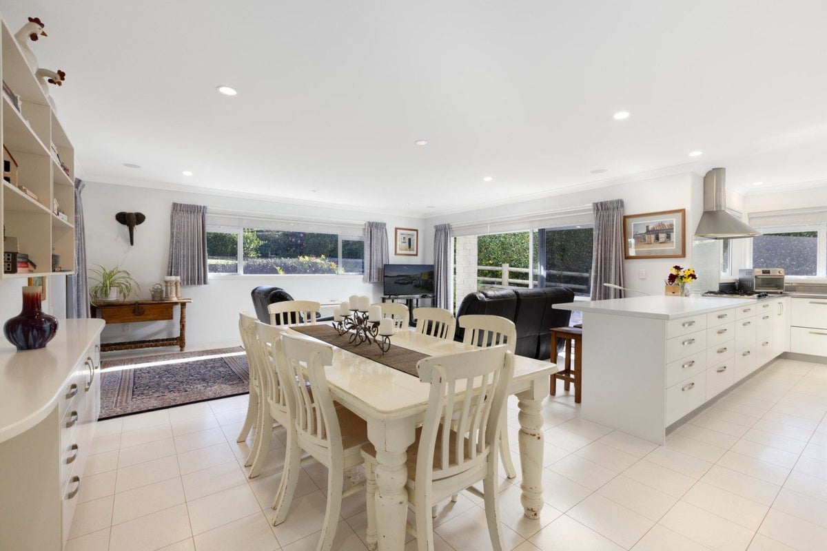 25 Contour Avenue, Pyes Pa, Tauranga - Carousel 2
