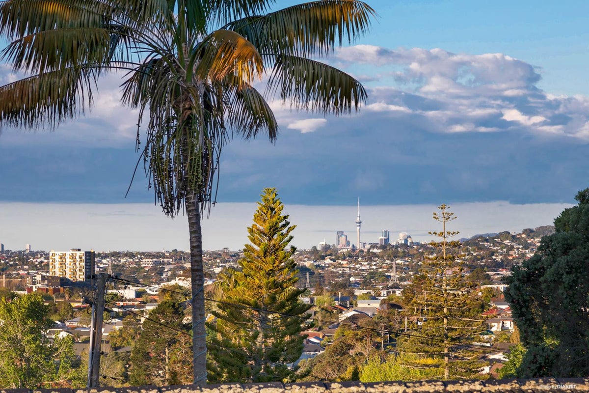 1/39 South Lynn Road, Titirangi, Auckland - Carousel 2