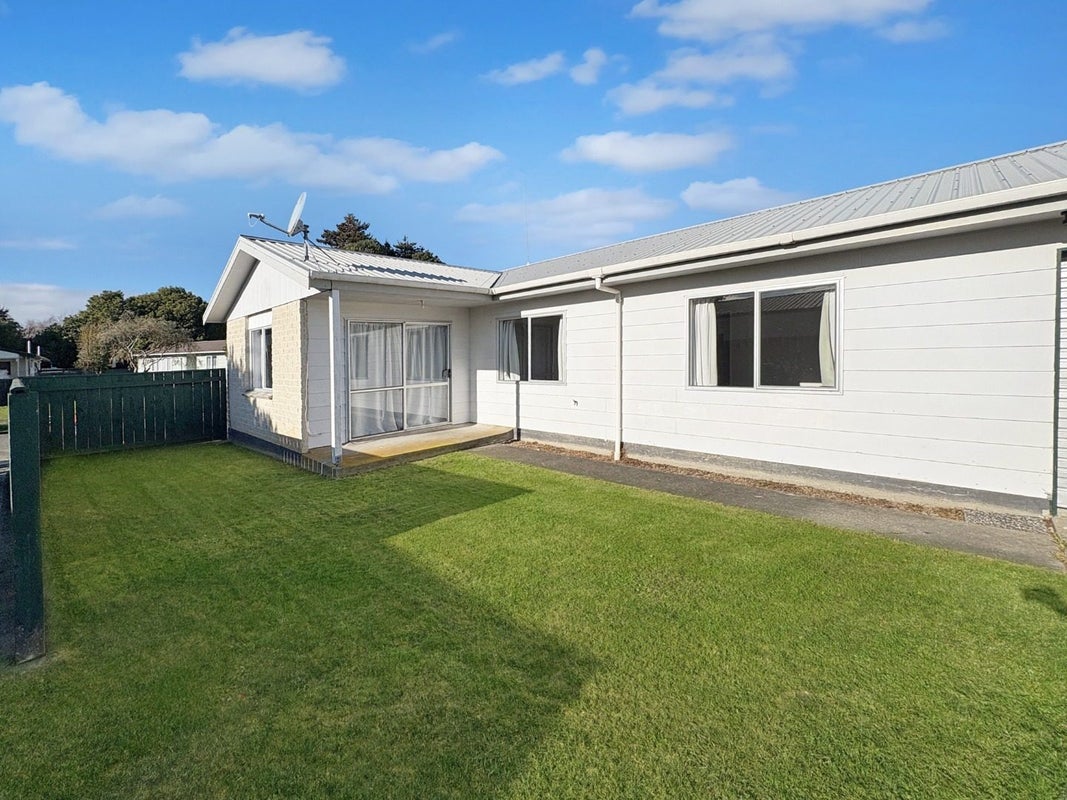 28A Chatsworth Place, Highbury, Palmerston North - Carousel 1