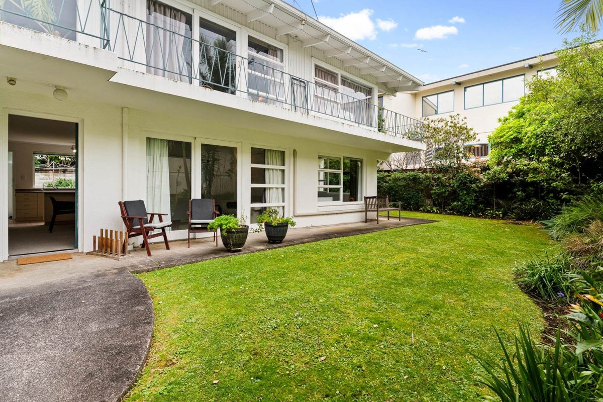 2/10 Blomfield Spa, Takapuna, Auckland - Carousel 2