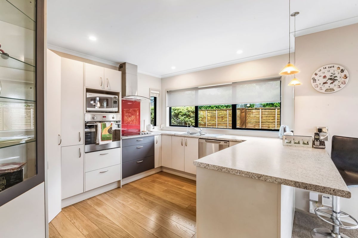 2/18 Caversham Road, WESTMERE, WHANGANUI - Carousel 2