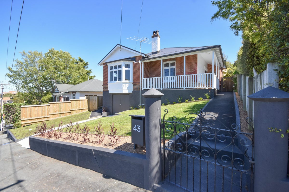 43 Newport Street, Belleknowes, Dunedin - Carousel 1