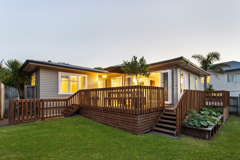 230B Te Atatu Road, Te Atatu South, Auckland - Carousel 1