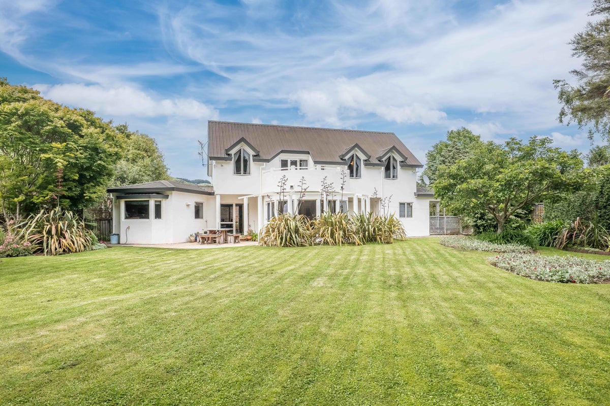 165 Raumati Road, Raumati Beach, Paraparaumu - Carousel 1