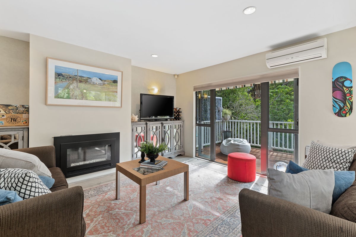 1/12 Herons Way, Northcote, Auckland - Carousel 2