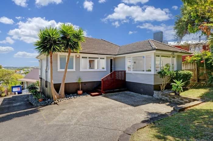 968 East Coast Road, Northcross, Auckland - Carousel 1