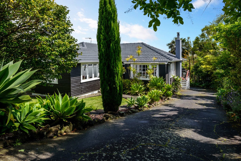 55 Evelyn Road, Cockle Bay, Auckland - Carousel 1
