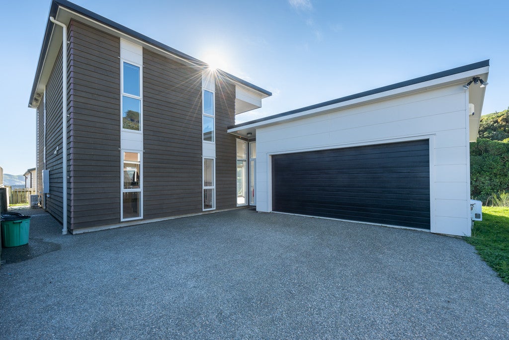 5 Red Beech Avenue, Woodridge, Wellington - Carousel 1