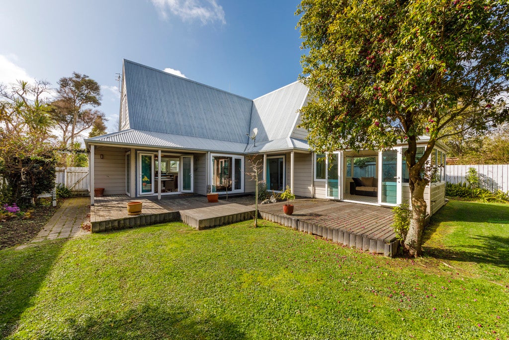27 Springdale Grove, Fitzherbert, Palmerston North - Carousel 1