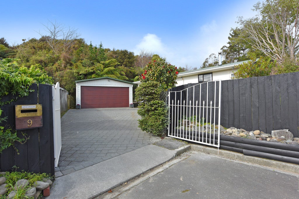9A MCMANAWAY GR, STOKES VALLEY, LOWER HUTT - Carousel 10