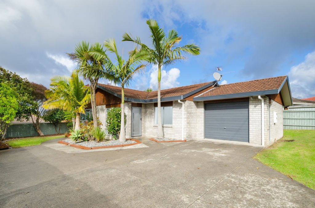 76 Birdwood Road, Swanson, Auckland - Carousel 1