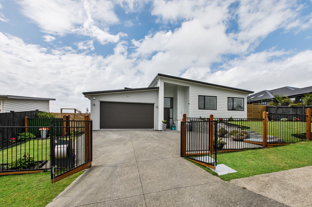 66 Kahawairahi Drive, Beachlands, Auckland - Carousel 1