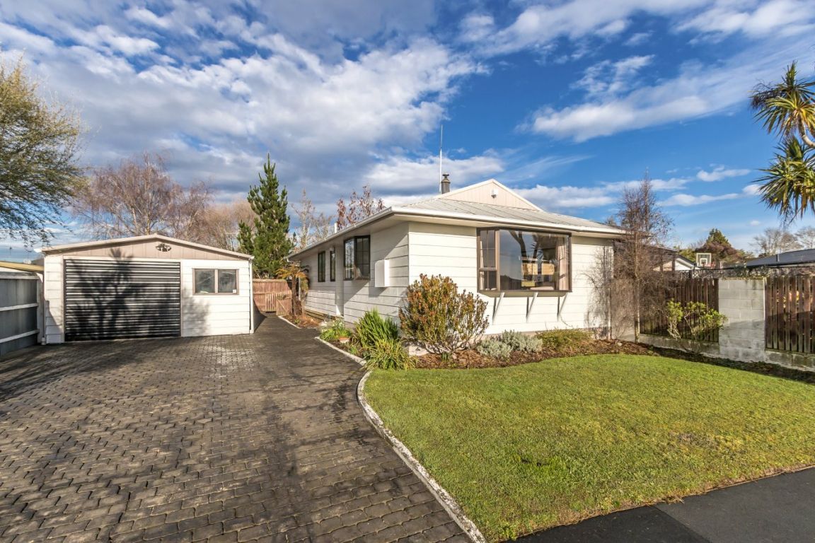 17 Burnridge Place, Belfast, Christchurch - Carousel 1