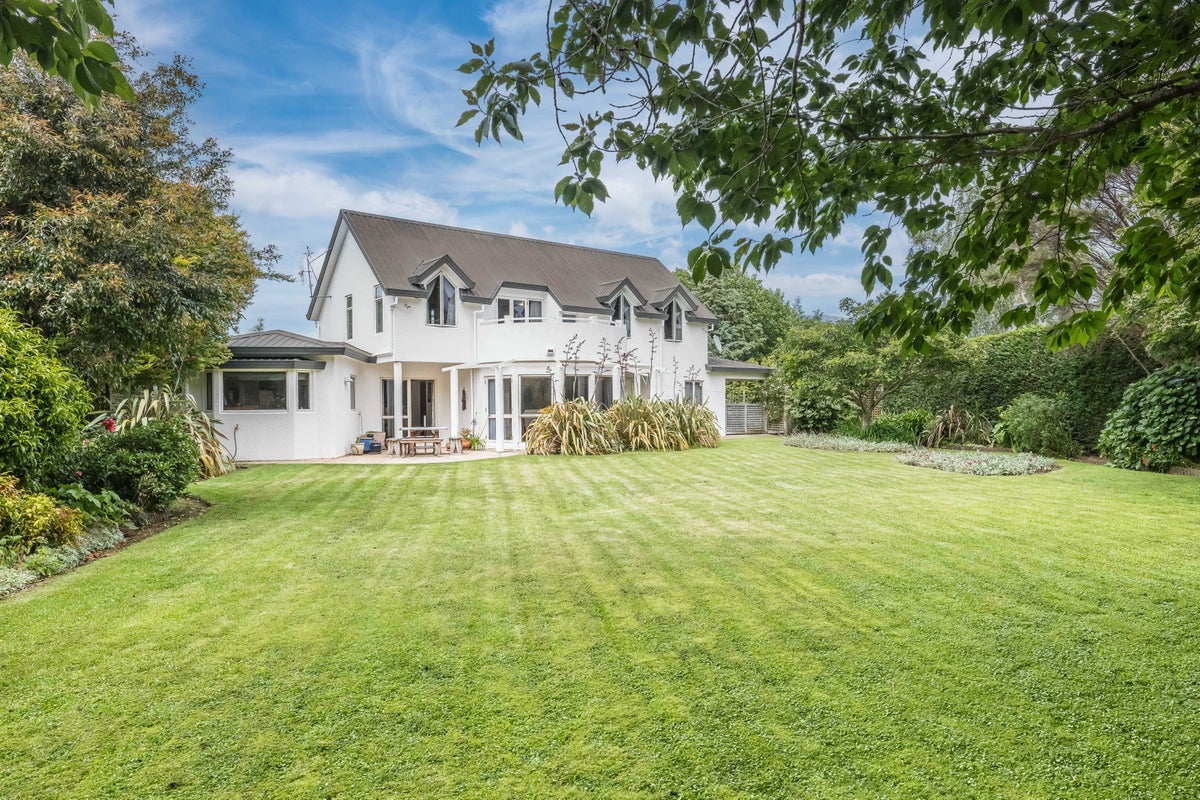 165 Raumati Road, Raumati Beach, Paraparaumu - Carousel 21