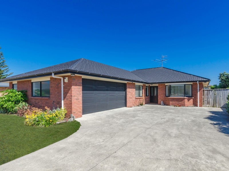 2 William Noel Place, Waikanae Beach, Waikanae - Carousel 1