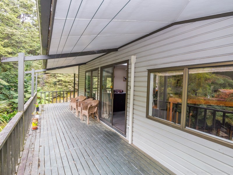 7 Tiniroa Grove, Silverstream, Upper Hutt - Carousel 2