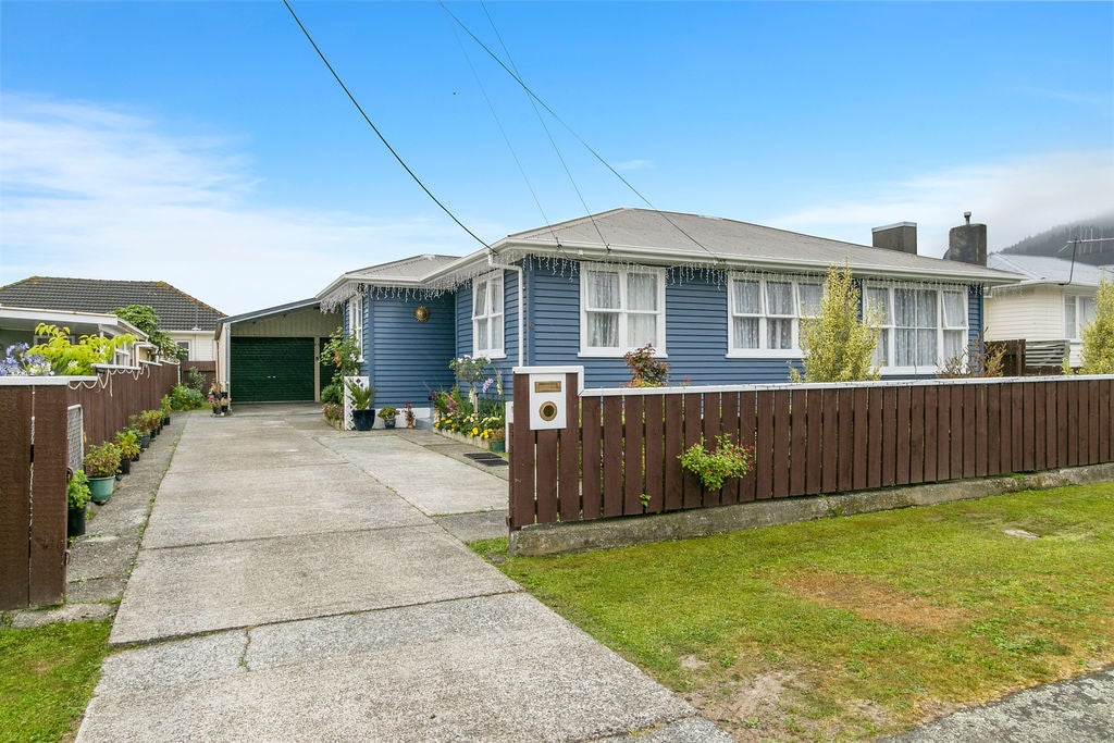 6 Donnelley Drive, Wainuiomata, Lower Hutt - Carousel 1