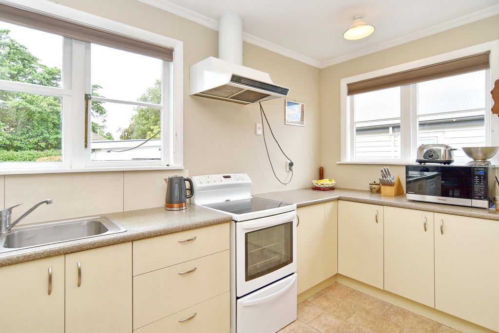 18 Pitcairn Crescent, Bryndwr, Christchurch - Carousel 2