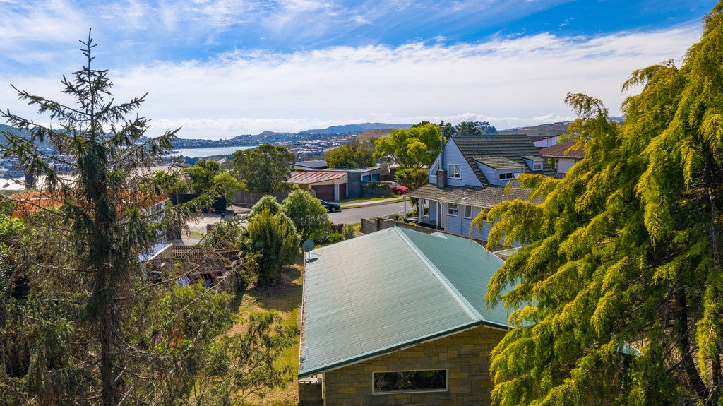 7 Ash Grove, Ranui, Porirua - Carousel 2