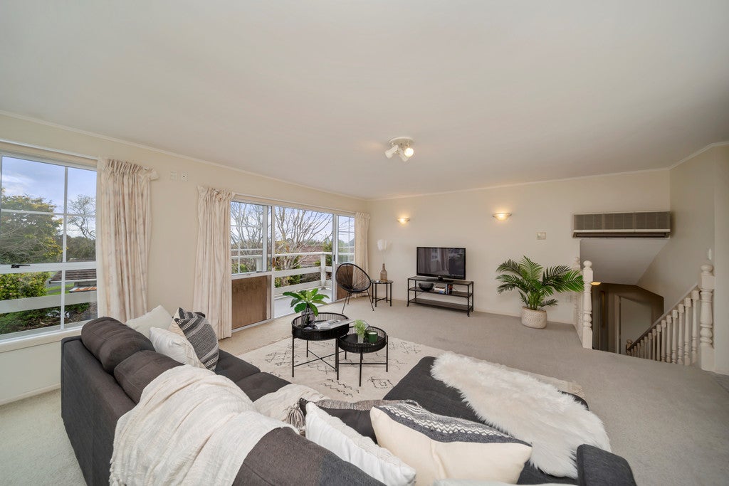 35 Wesley Avenue, Frankleigh Park, New Plymouth - Carousel 1