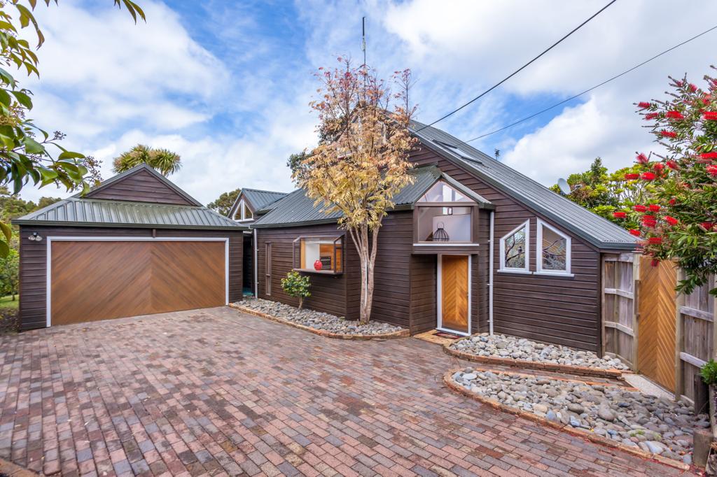 470 Huia Road, Laingholm, Auckland - Carousel 1