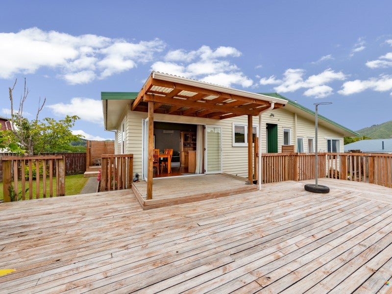 13 Radiata Grove, Brown Owl, Upper Hutt - Carousel 1
