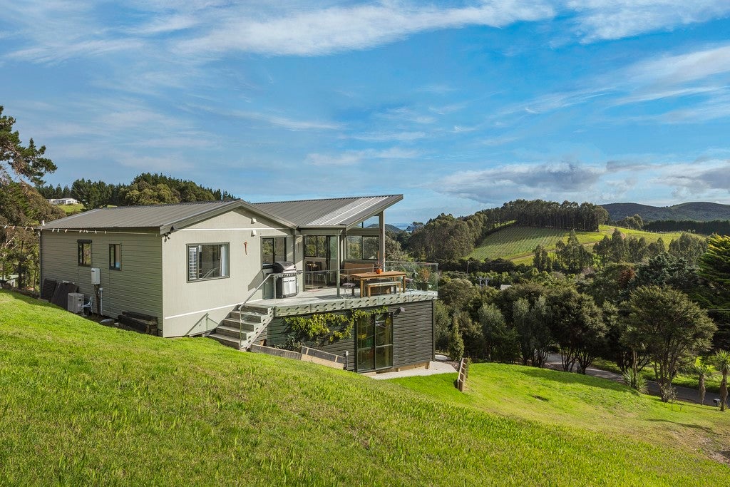 18A Waiata Road, Onetangi, Waiheke Island - Carousel 1