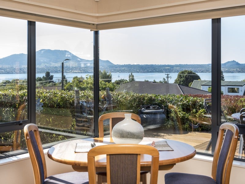 3 Kinder Street, Acacia Bay, Taupo - Carousel 1