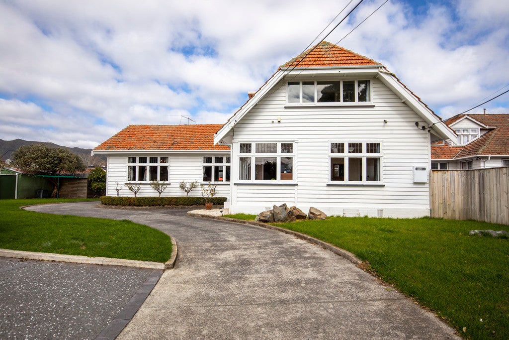 62 Kings Crescent, Hutt Central, Lower Hutt - Carousel 2