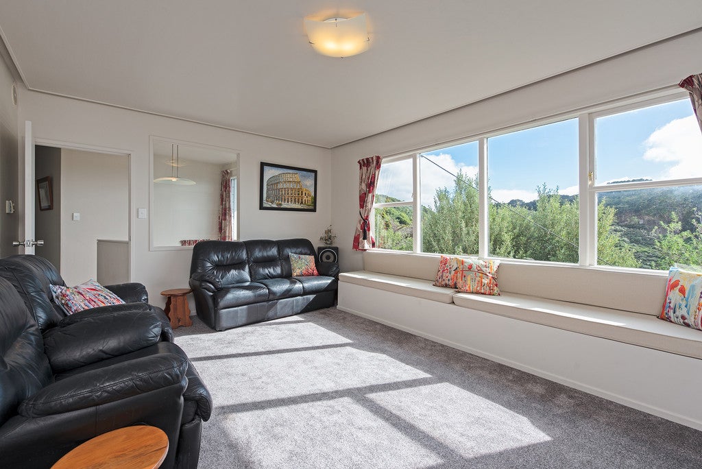 125 Makara Road, Karori, Wellington - Carousel 2